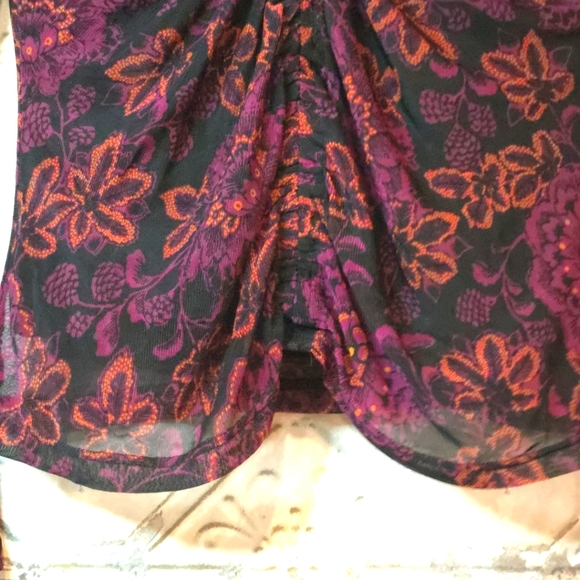 Jane and Delancey Dark Whimsical Floral Black/Red Gathered Front Sheer Top XL - Picture 10 of 11